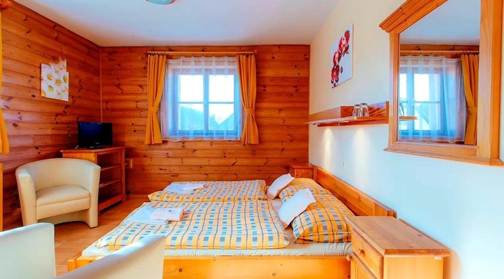 Penzion Una Liptovský Mikuláš エクステリア 写真